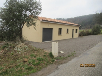 Menuiseries grises anthracite, enduit finition Gratté fin